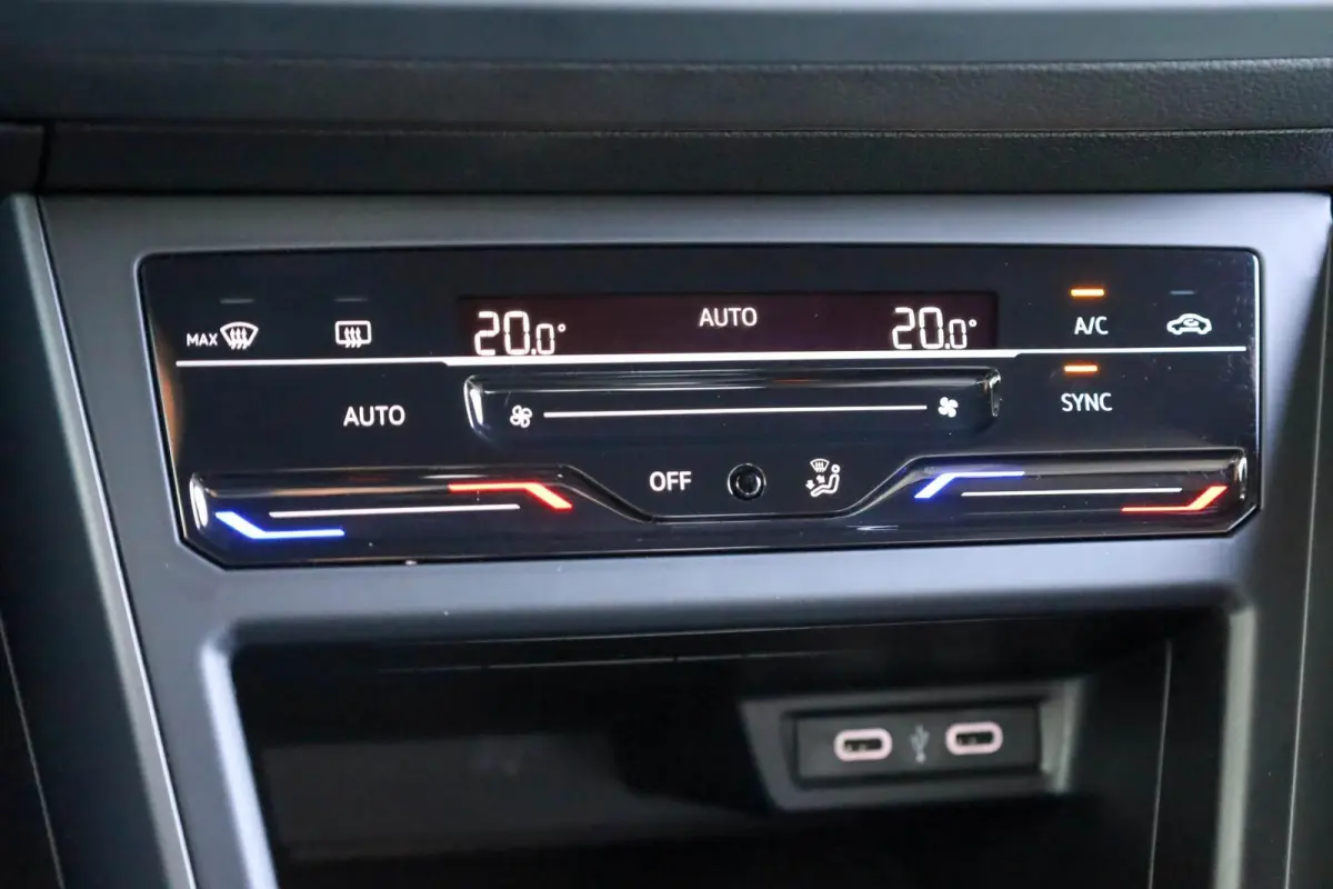 1.0 TSI 95pk R-Line | Parkeersensoren | ACC | Apple Carplay/Android Auto
