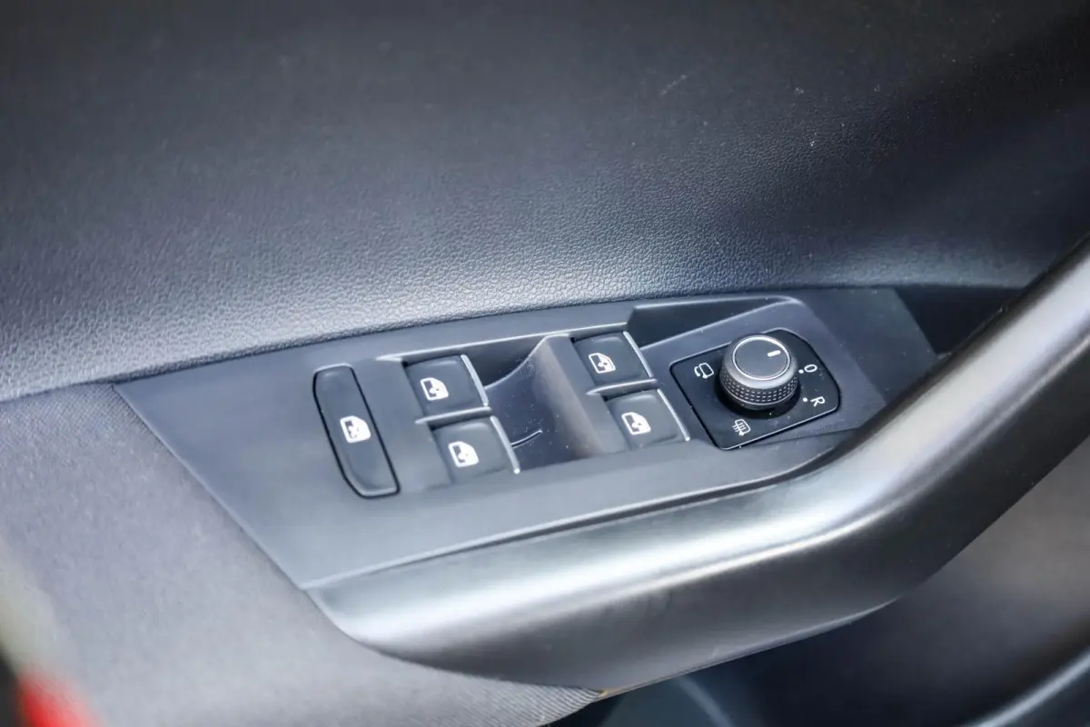 1.0 TSI 95pk R-Line | Parkeersensoren | ACC | Apple Carplay/Android Auto