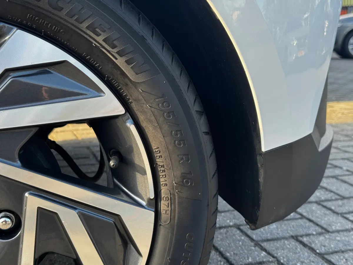 1.0 T-GDI 100pk Comfort / Navigatie d.m.v. Apple Carplay & Android Auto / Airco / Achteruitrijcamera / Airco | Camera | Carplay | Bestuurdersstoel in hoogte verstelbaar | Cruise control | Do