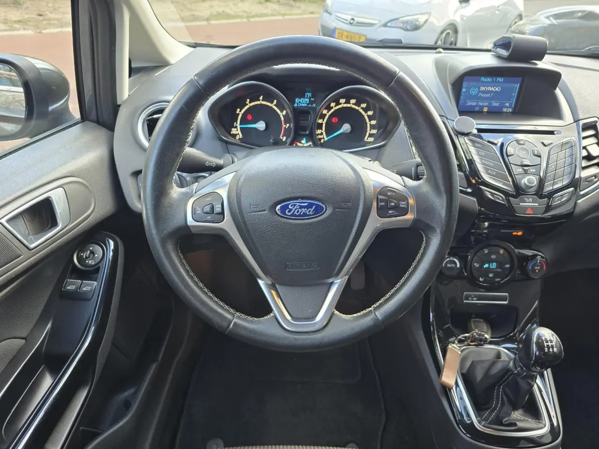 1.0 EcoBoost Titanium | 2E EIGENAAR | 12MND GARANTIE | NW DISTR | AIRCO | NAVI |