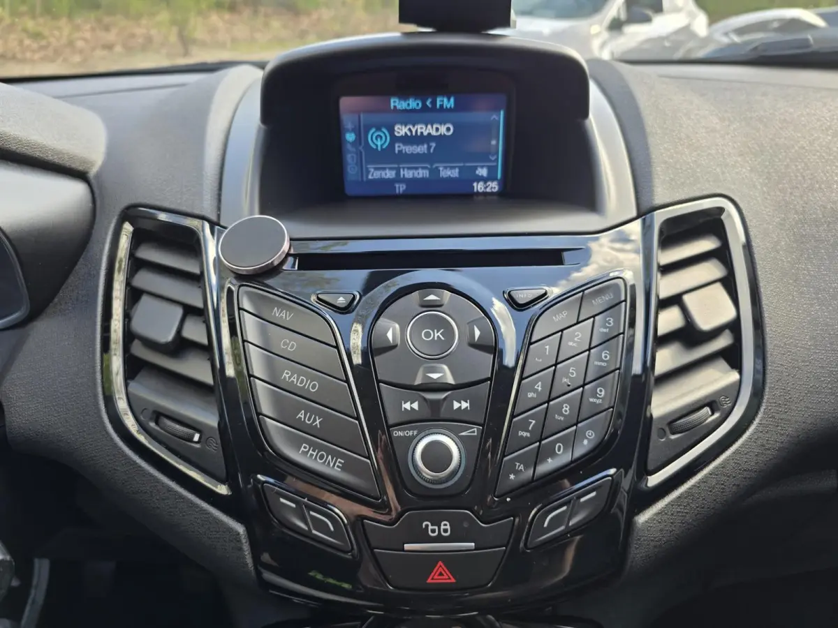 1.0 EcoBoost Titanium | 2E EIGENAAR | 12MND GARANTIE | NW DISTR | AIRCO | NAVI |