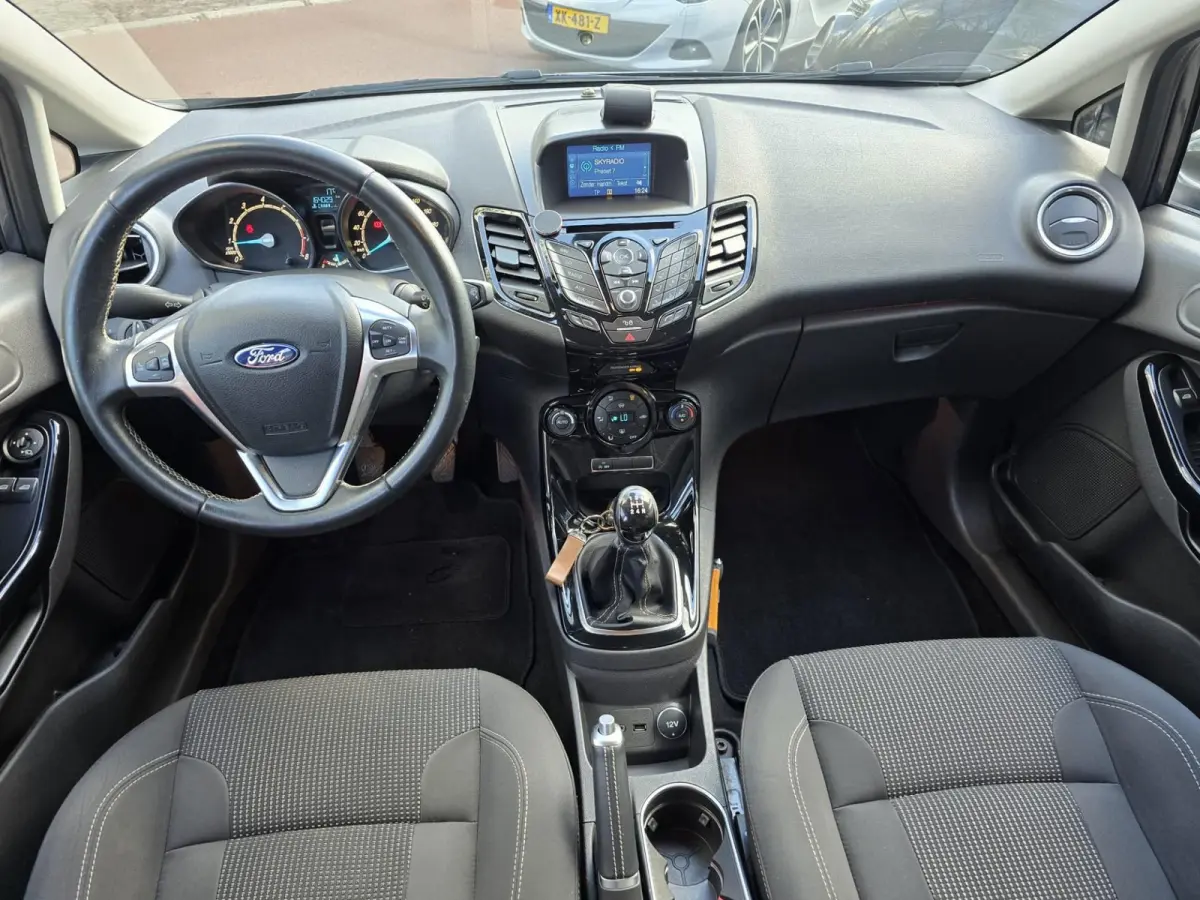 1.0 EcoBoost Titanium | 2E EIGENAAR | 12MND GARANTIE | NW DISTR | AIRCO | NAVI |