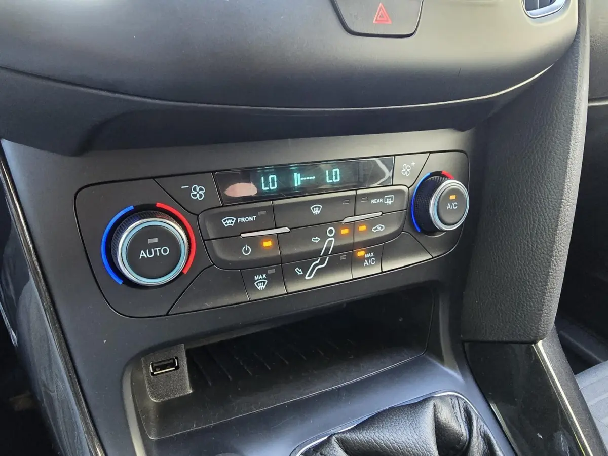1.0 Titanium | 2E EIGENAAR |3/6 OF 12MND GARANTIE | AIRCO | CRUISE | NAVI | LMV |