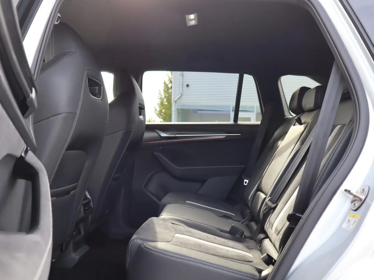 1.5 TSI 204pk PHEV Sportline Business | SoH 100% | Apple Carplay/Android Auto | ACC | Dodehoek Detectie