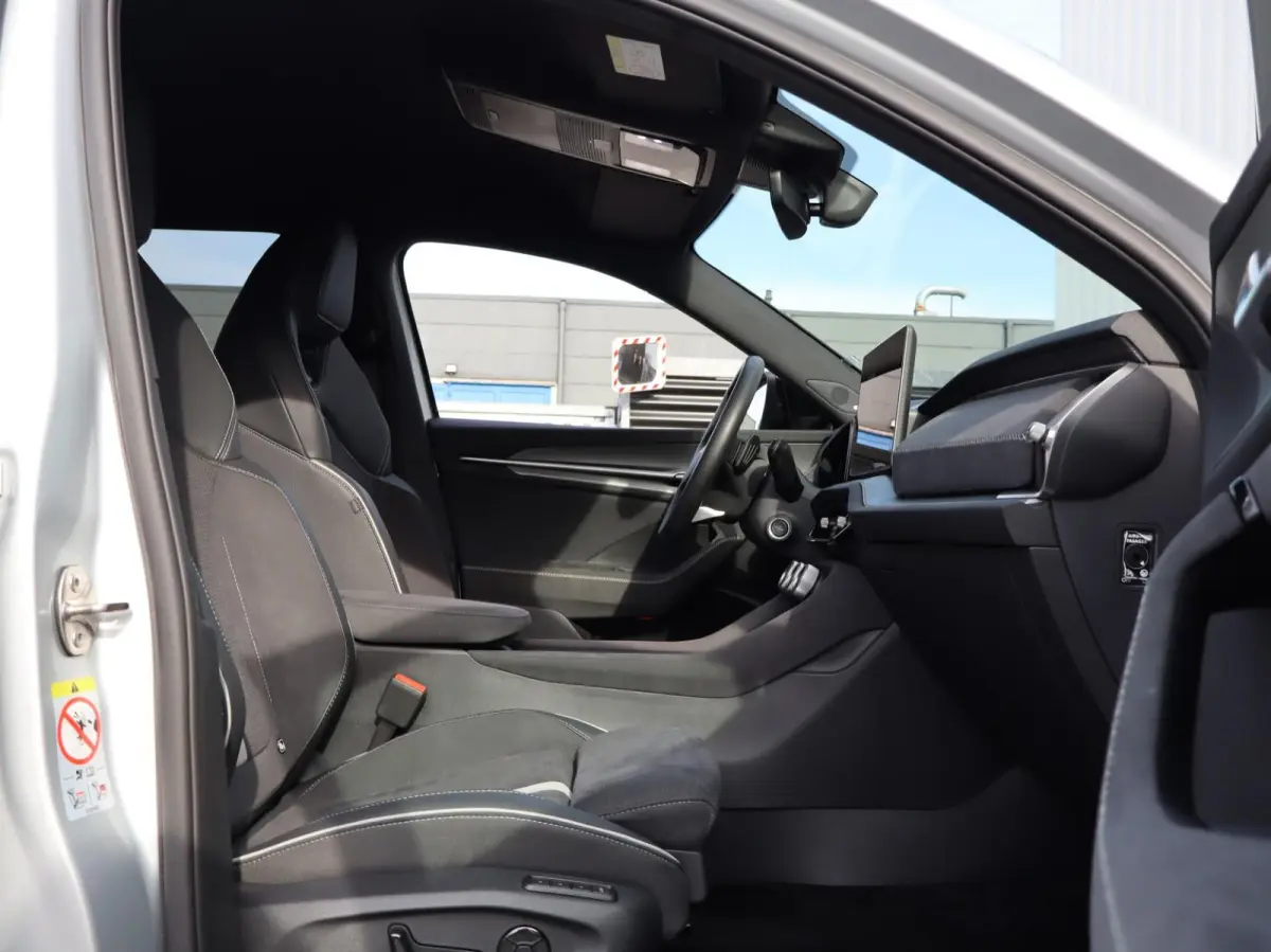 1.5 TSI 204pk PHEV Sportline Business | SoH 100% | Apple Carplay/Android Auto | ACC | Dodehoek Detectie