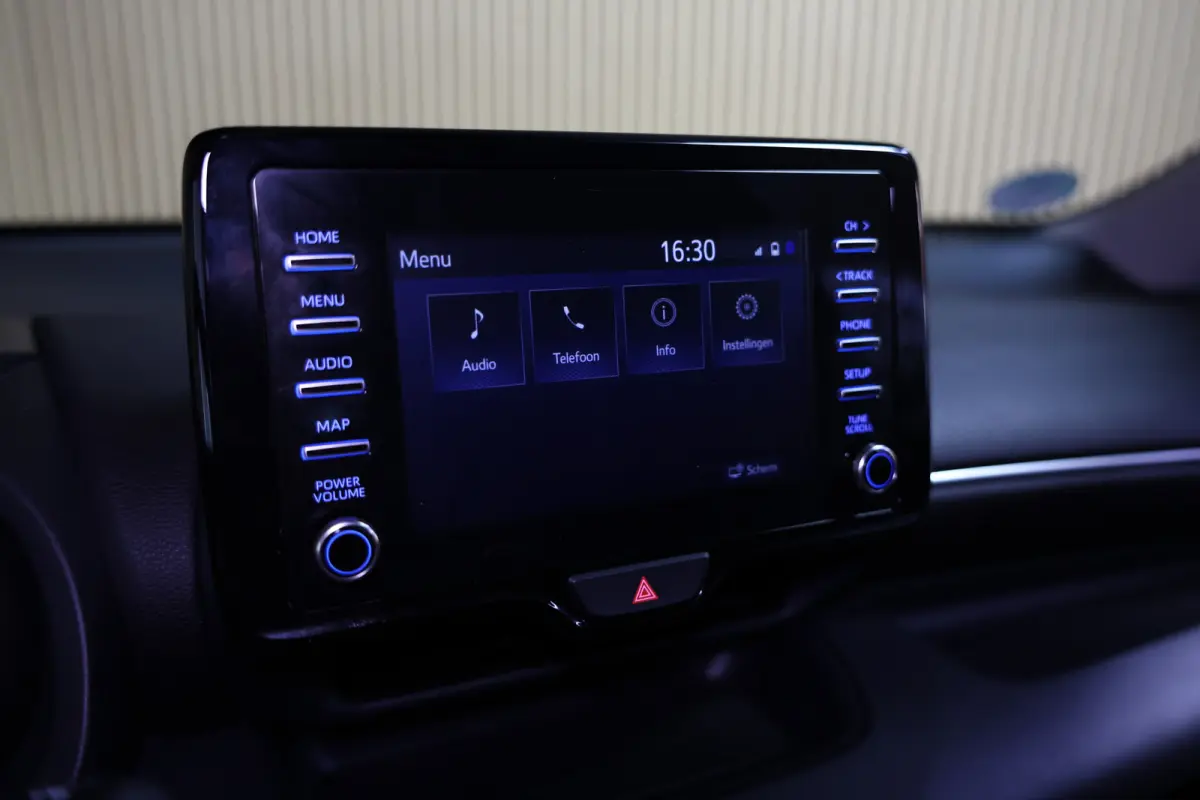 1.5 Hybrid Business Plus AUTOM CLIMA CAMERA CRUISE CARPLAY LANE STOELVW '23