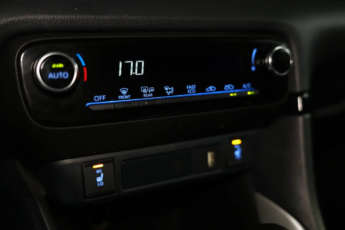1.5 Hybrid Business Plus AUTOM CLIMA CAMERA CRUISE CARPLAY LANE STOELVW '23