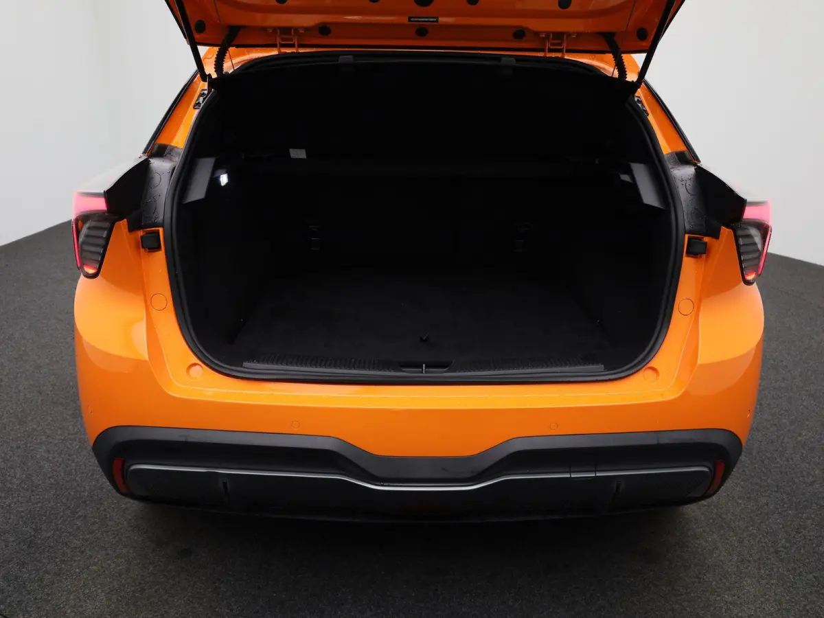 Luxury 64 kWh | 95,8% SOH | STUURVERWARMING | STOELVERWARMING | LEDEREN BEKLEDING | 360 CAMERA | APPLE CARPLAY | ANDROID AUTO |