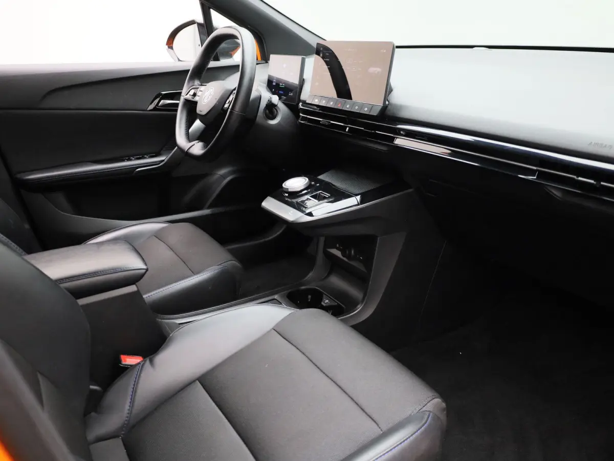 Luxury 64 kWh | 95,8% SOH | STUURVERWARMING | STOELVERWARMING | LEDEREN BEKLEDING | 360 CAMERA | APPLE CARPLAY | ANDROID AUTO |