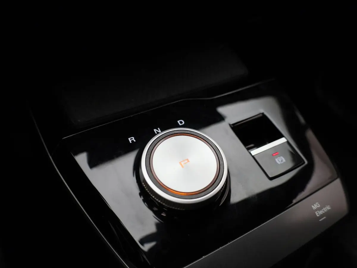 Luxury 64 kWh | 95,8% SOH | STUURVERWARMING | STOELVERWARMING | LEDEREN BEKLEDING | 360 CAMERA | APPLE CARPLAY | ANDROID AUTO |