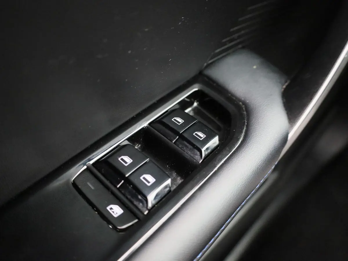 Luxury 64 kWh | 95,8% SOH | STUURVERWARMING | STOELVERWARMING | LEDEREN BEKLEDING | 360 CAMERA | APPLE CARPLAY | ANDROID AUTO |