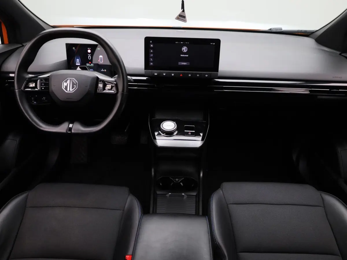 Luxury 64 kWh | 95,8% SOH | STUURVERWARMING | STOELVERWARMING | LEDEREN BEKLEDING | 360 CAMERA | APPLE CARPLAY | ANDROID AUTO |