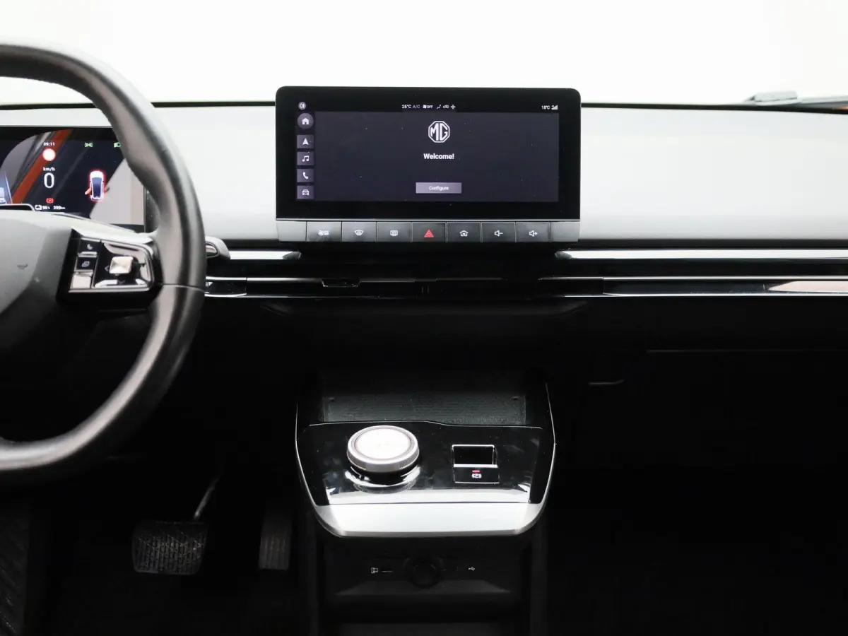 Luxury 64 kWh | 95,8% SOH | STUURVERWARMING | STOELVERWARMING | LEDEREN BEKLEDING | 360 CAMERA | APPLE CARPLAY | ANDROID AUTO |