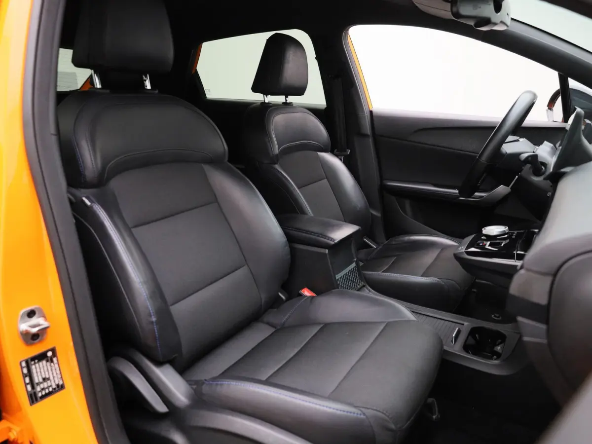 Luxury 64 kWh | 95,8% SOH | STUURVERWARMING | STOELVERWARMING | LEDEREN BEKLEDING | 360 CAMERA | APPLE CARPLAY | ANDROID AUTO |
