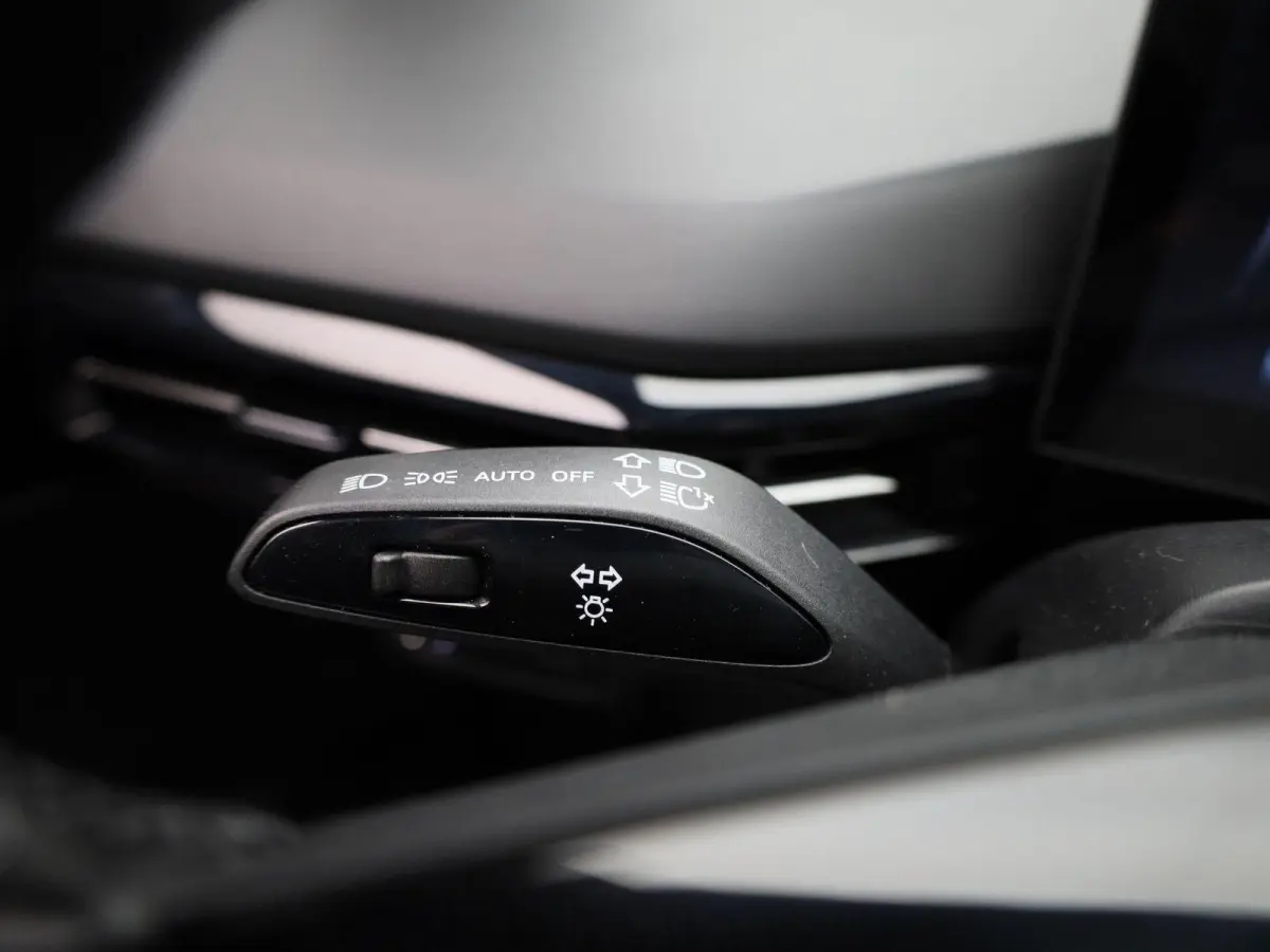 Luxury 64 kWh | 95,8% SOH | STUURVERWARMING | STOELVERWARMING | LEDEREN BEKLEDING | 360 CAMERA | APPLE CARPLAY | ANDROID AUTO |