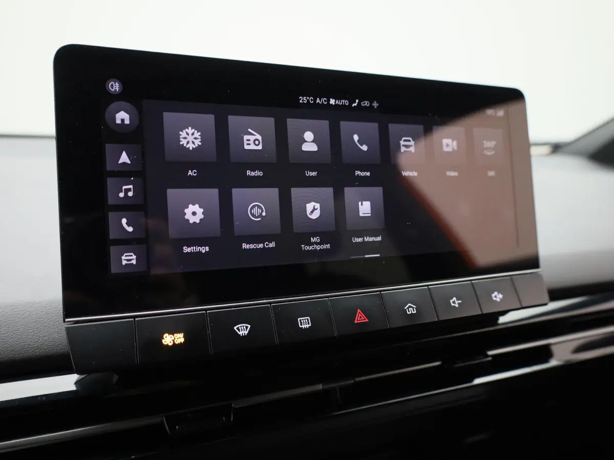 Luxury 64 kWh | 95,8% SOH | STUURVERWARMING | STOELVERWARMING | LEDEREN BEKLEDING | 360 CAMERA | APPLE CARPLAY | ANDROID AUTO |