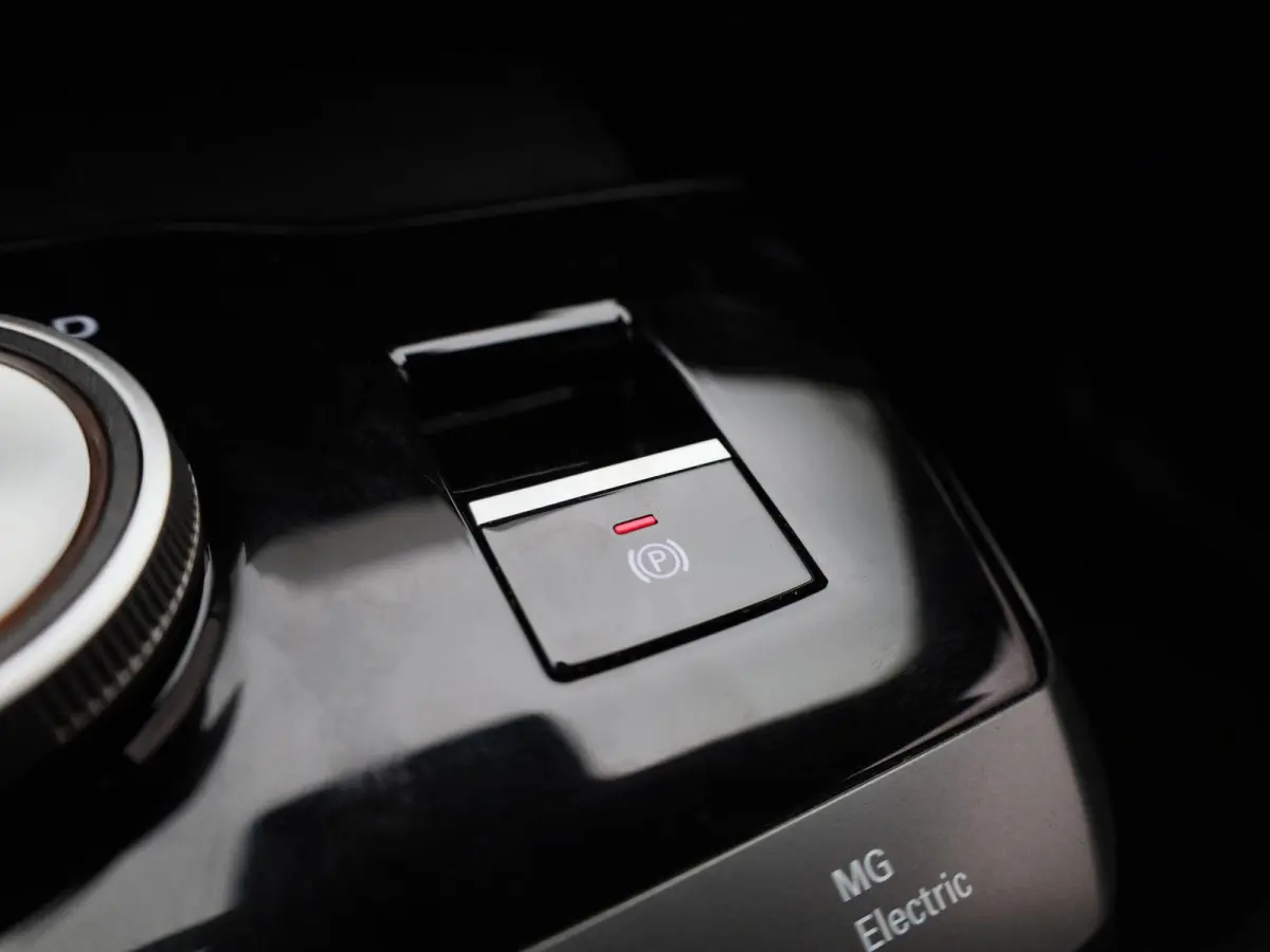 Luxury 64 kWh | 95,8% SOH | STUURVERWARMING | STOELVERWARMING | LEDEREN BEKLEDING | 360 CAMERA | APPLE CARPLAY | ANDROID AUTO |