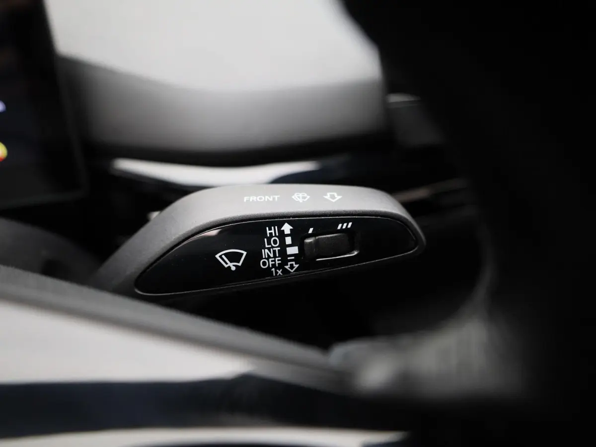 Luxury 64 kWh | 95,8% SOH | STUURVERWARMING | STOELVERWARMING | LEDEREN BEKLEDING | 360 CAMERA | APPLE CARPLAY | ANDROID AUTO |