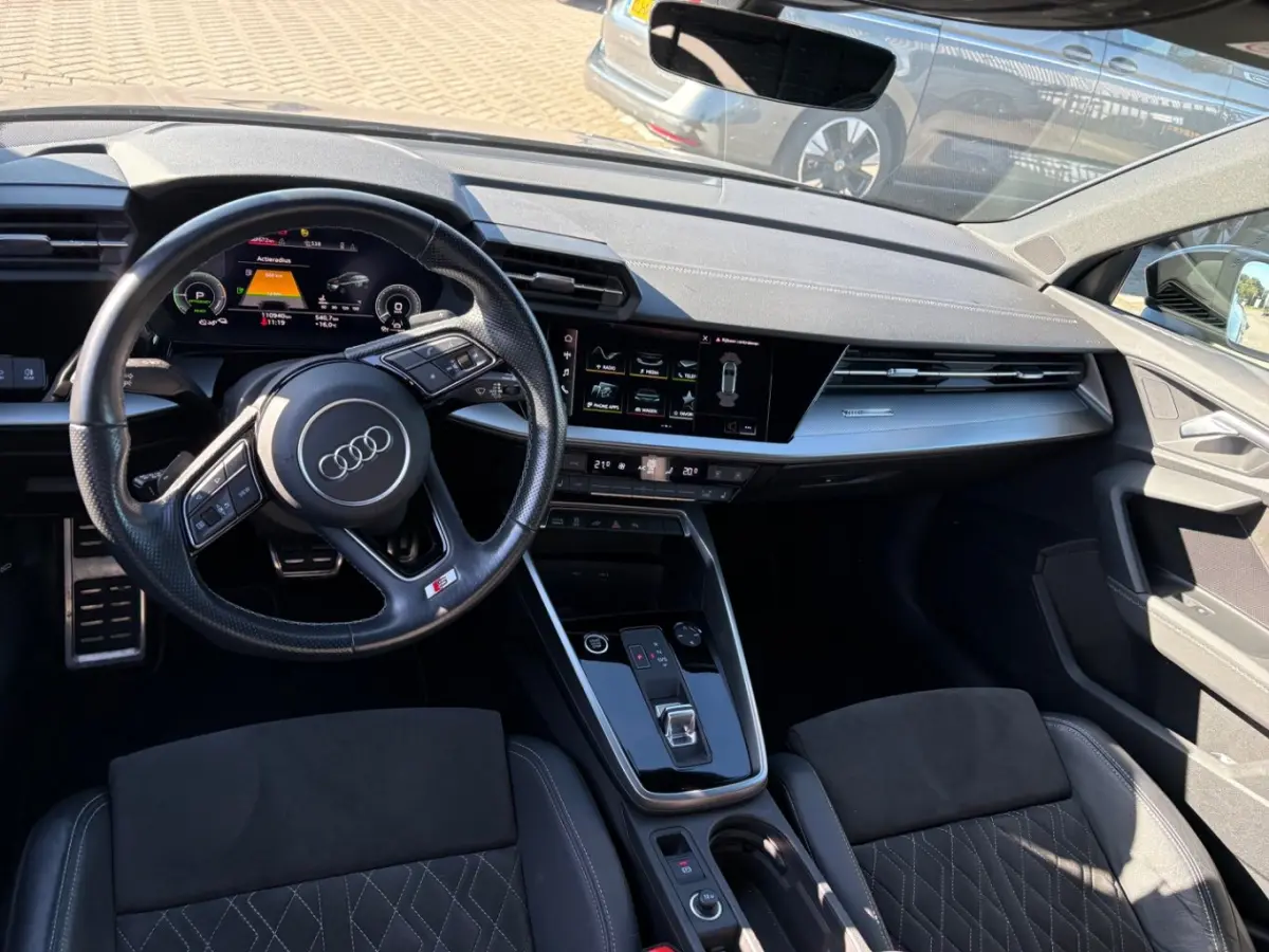 40 TFSI e Edition l S-Line l Leder/Alcantara Int. l Stoelverwarming l Afn. Trekhaak l Parkeersensoren l 18" l Adapt. Cr Control l