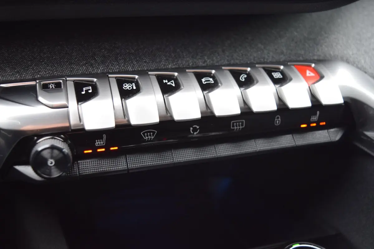 1.6 e-THP GT Line | Automaat | LED | APK 10-2027