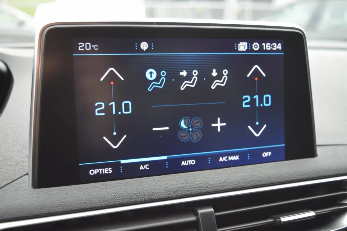 1.6 e-THP GT Line | Automaat | LED | APK 10-2027