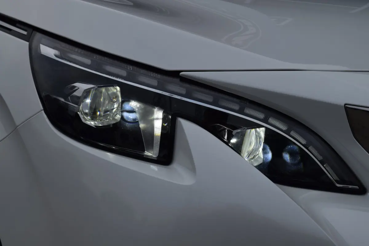 1.6 e-THP GT Line | Automaat | LED | APK 10-2027