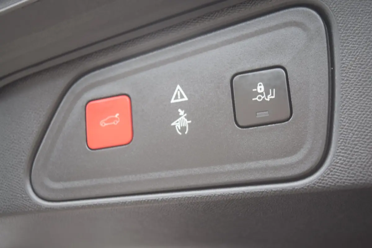 1.6 e-THP GT Line | Automaat | LED | APK 10-2027
