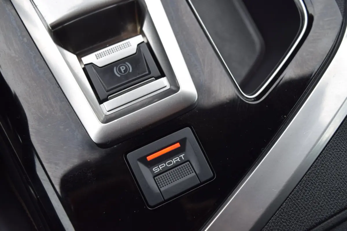 1.6 e-THP GT Line | Automaat | LED | APK 10-2027