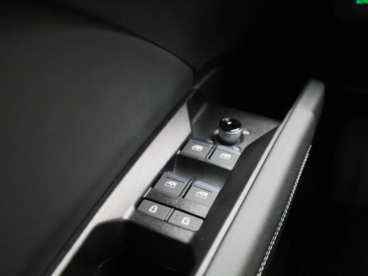 40 S Edition 63 kWh 204 PK | Demo | S-line | Navigatie | 360 Camera | Lichtmetalen velgen | Stoelverwarming |