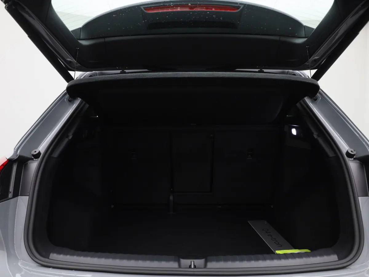 40 S Edition 63 kWh 204 PK | Demo | S-line | Navigatie | 360 Camera | Lichtmetalen velgen | Stoelverwarming |