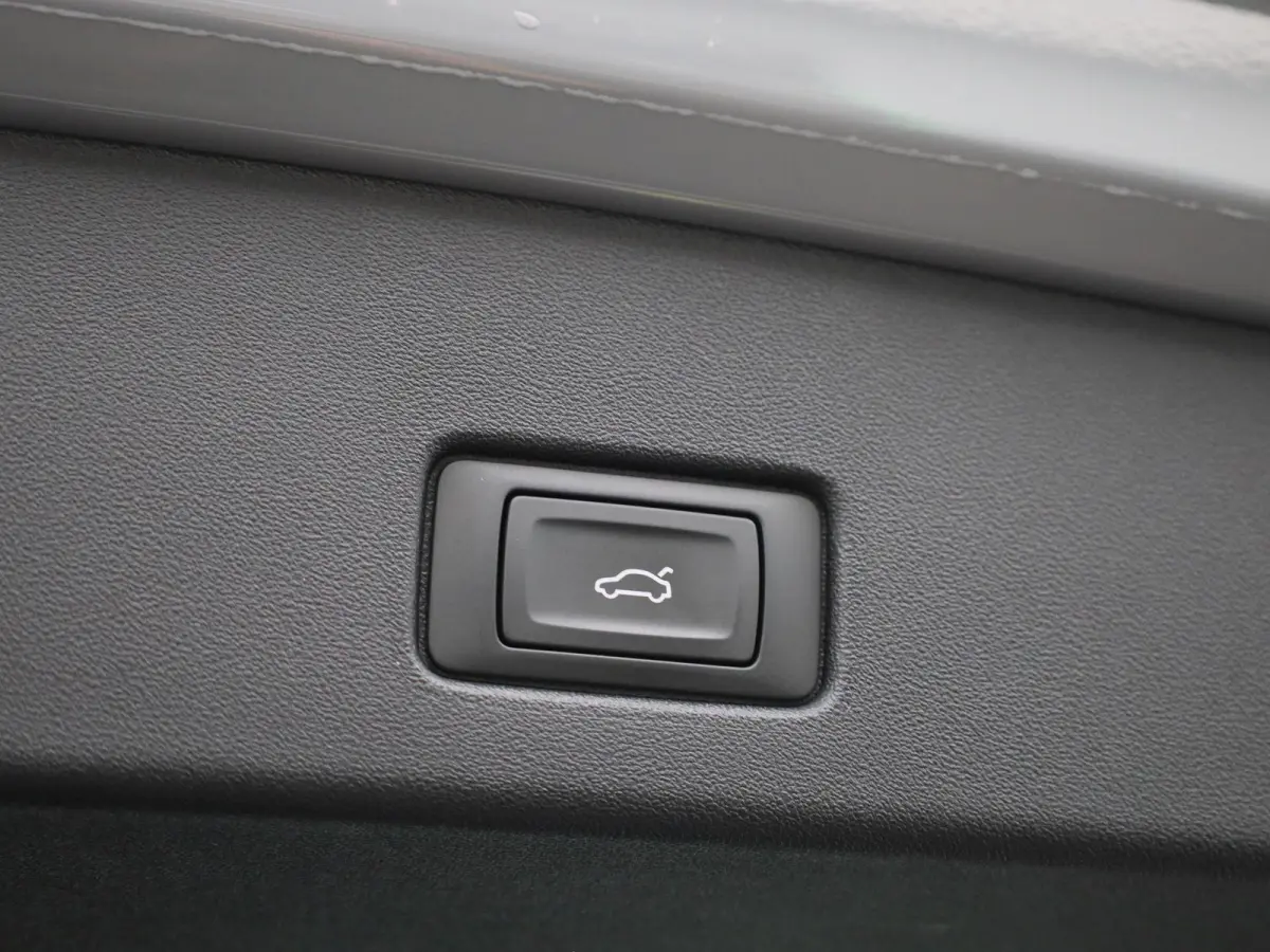 40 S Edition 63 kWh 204 PK | Demo | S-line | Navigatie | 360 Camera | Lichtmetalen velgen | Stoelverwarming |