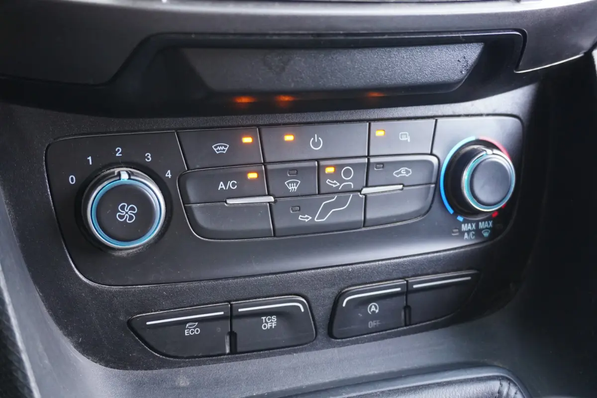 1.5 EcoBlue EURO 6 - Airco - Carkit - Trekhaak - €12.499,- Excl.