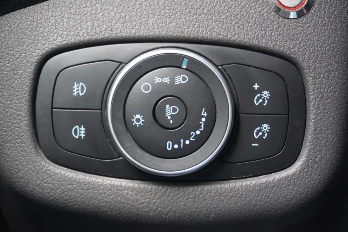 1.5 EcoBlue EURO 6 - Airco - Carkit - Trekhaak - €12.499,- Excl.