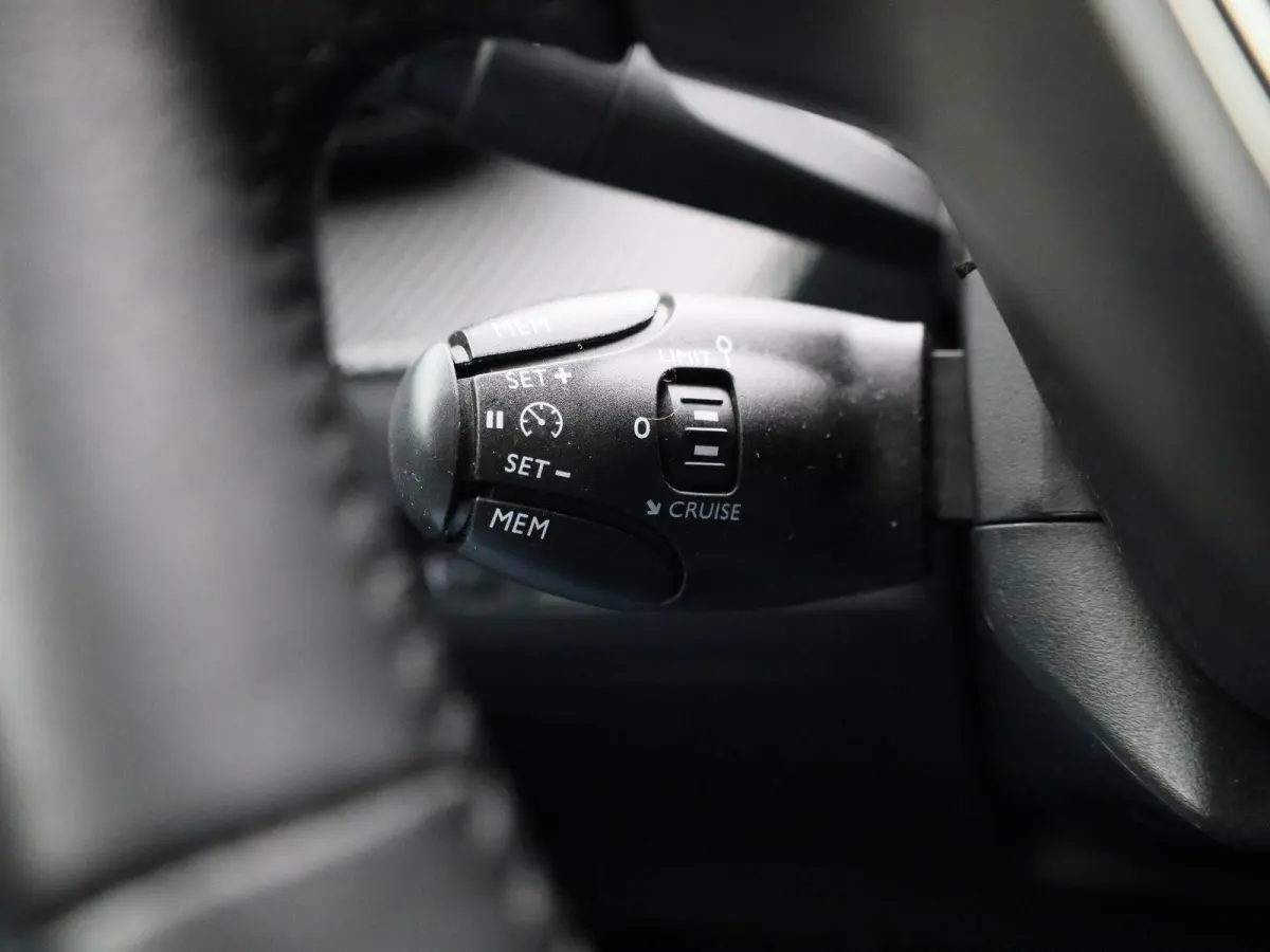 EV Active 54 kWh | Apple Carplay / Android Auto | 360 Camera | Keyless | 3 Fase |