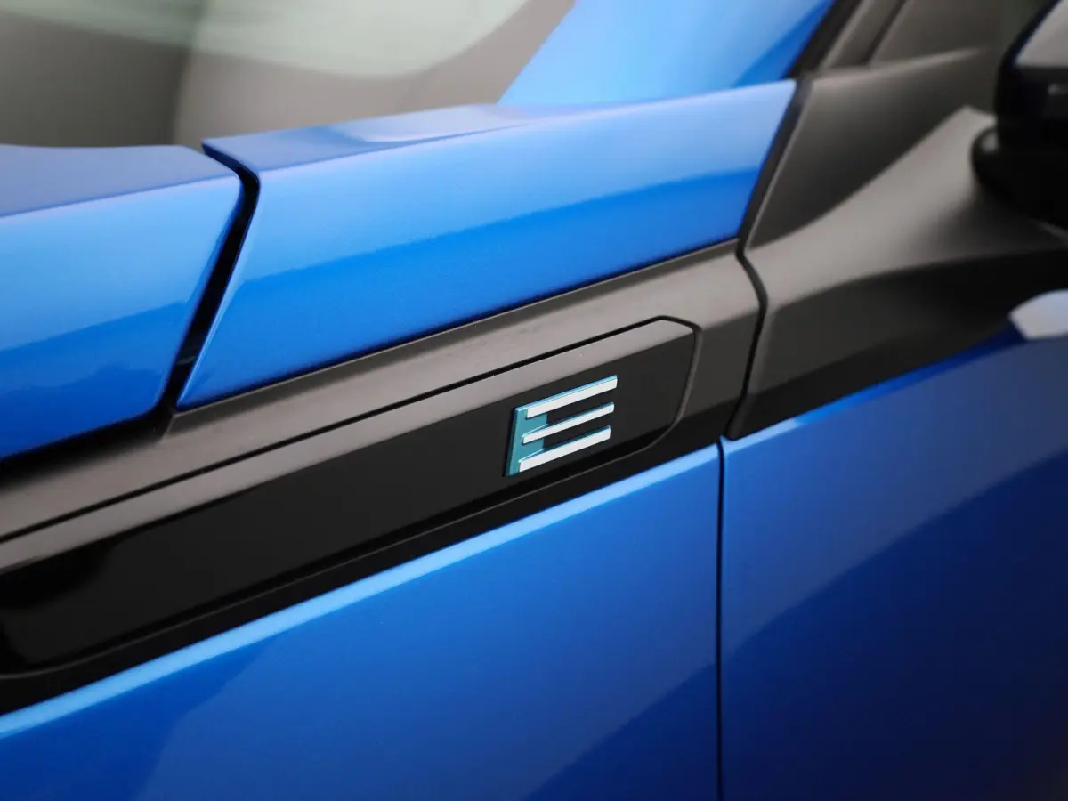 EV Active 54 kWh | Apple Carplay / Android Auto | 360 Camera | Keyless | 3 Fase |