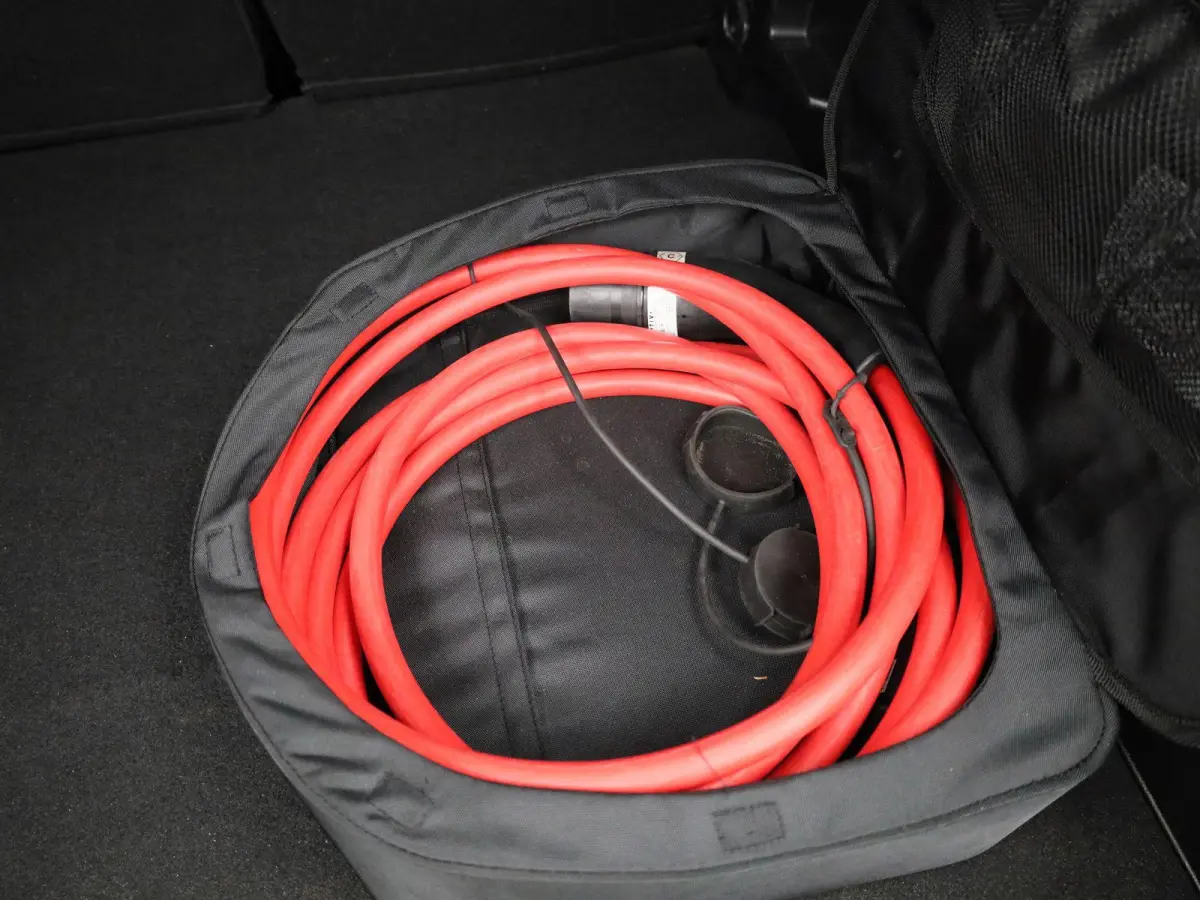 EV Active 54 kWh | Apple Carplay / Android Auto | 360 Camera | Keyless | 3 Fase |