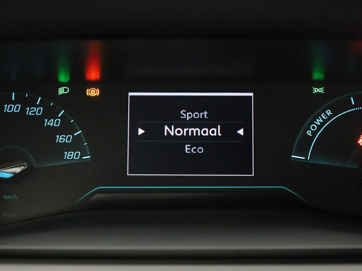 EV Active 54 kWh | Apple Carplay / Android Auto | 360 Camera | Keyless | 3 Fase |