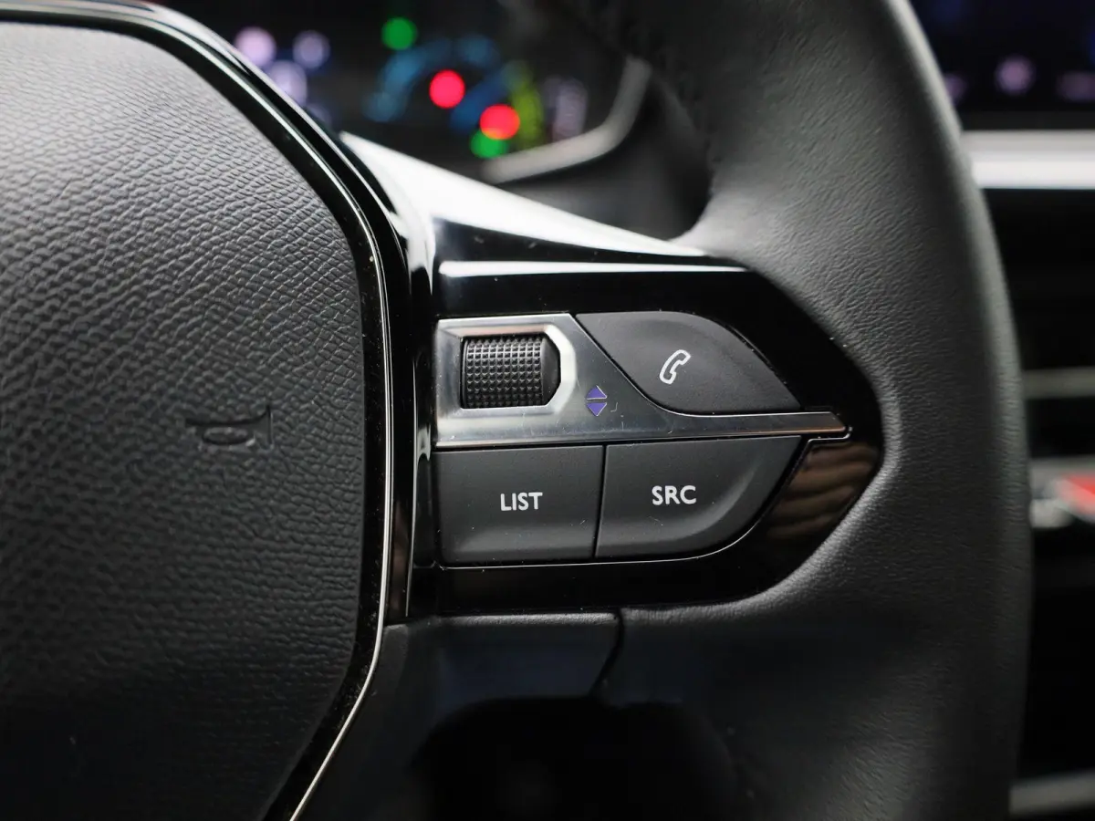 EV Active 54 kWh | Apple Carplay / Android Auto | 360 Camera | Keyless | 3 Fase |