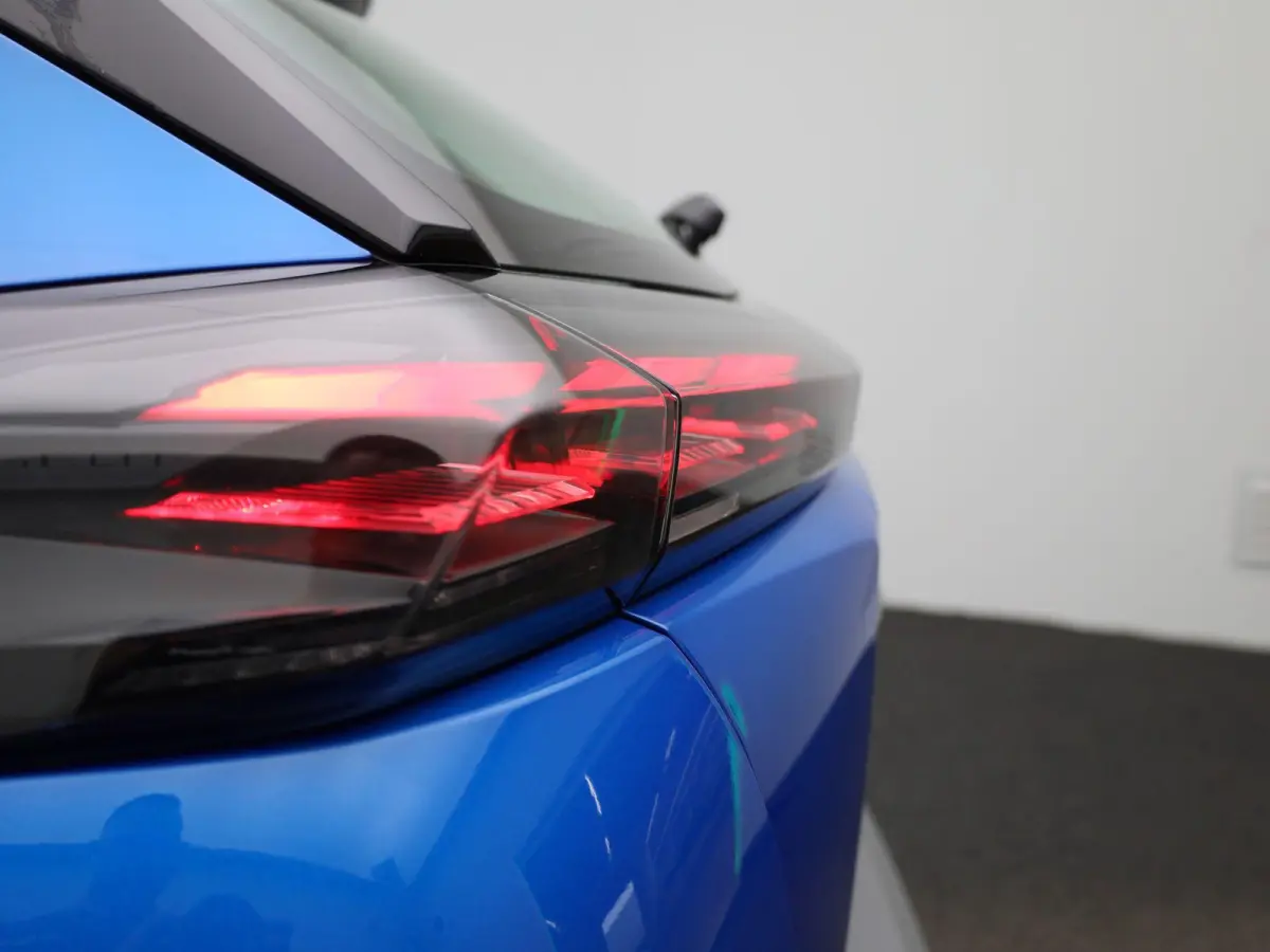 EV Active 54 kWh | Apple Carplay / Android Auto | 360 Camera | Keyless | 3 Fase |