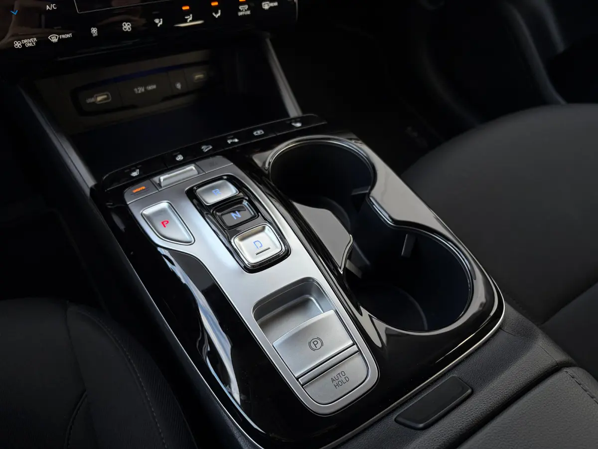 1.6 T-GDI 265pk PHEV Comfort Smart 4WD | Climate | Camera | Carplay | Keyless | Navigatie | Full - Led | Elek. Klep | Winterpakket | 19" Lichtmetaal | Krell Audio | Digitale Cockpit | Parkee