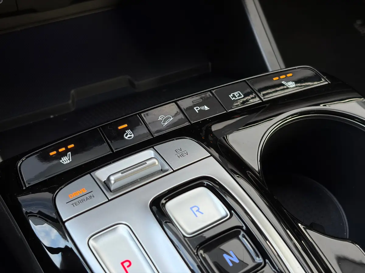 1.6 T-GDI 265pk PHEV Comfort Smart 4WD | Climate | Camera | Carplay | Keyless | Navigatie | Full - Led | Elek. Klep | Winterpakket | 19" Lichtmetaal | Krell Audio | Digitale Cockpit | Parkee