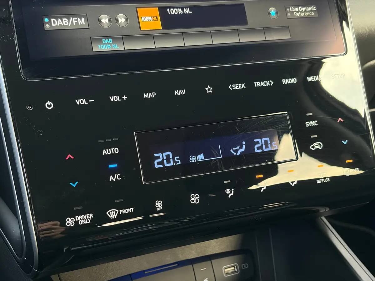 1.6 T-GDI 265pk PHEV Comfort Smart 4WD | Climate | Camera | Carplay | Keyless | Navigatie | Full - Led | Elek. Klep | Winterpakket | 19" Lichtmetaal | Krell Audio | Digitale Cockpit | Parkee