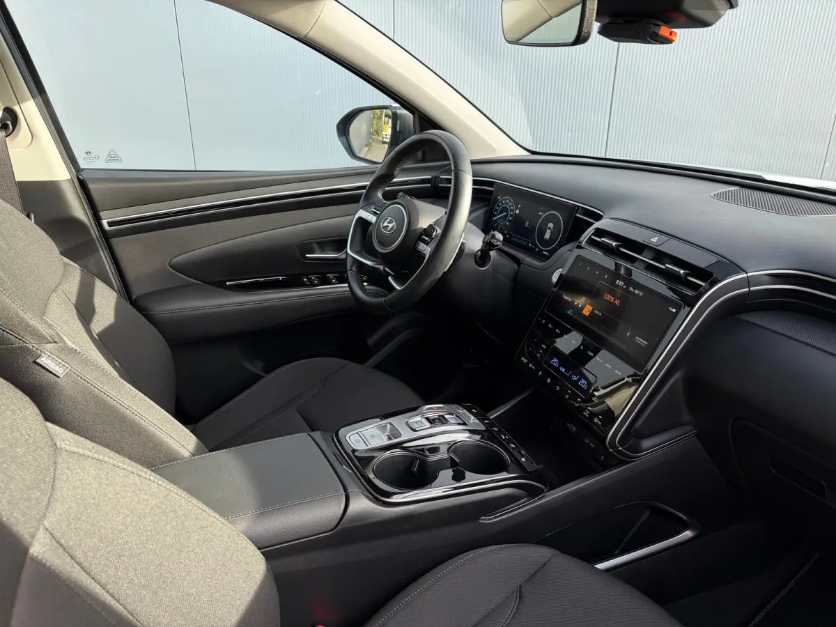 1.6 T-GDI 265pk PHEV Comfort Smart 4WD | Climate | Camera | Carplay | Keyless | Navigatie | Full - Led | Elek. Klep | Winterpakket | 19" Lichtmetaal | Krell Audio | Digitale Cockpit | Parkee