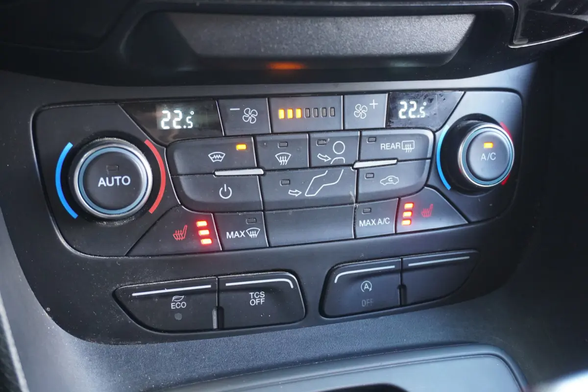 1.5 EcoBlue 120PK L2 Automaat Limited EURO 6 - AC/Climate - Navi - Cruise - €16.950,- Excl.