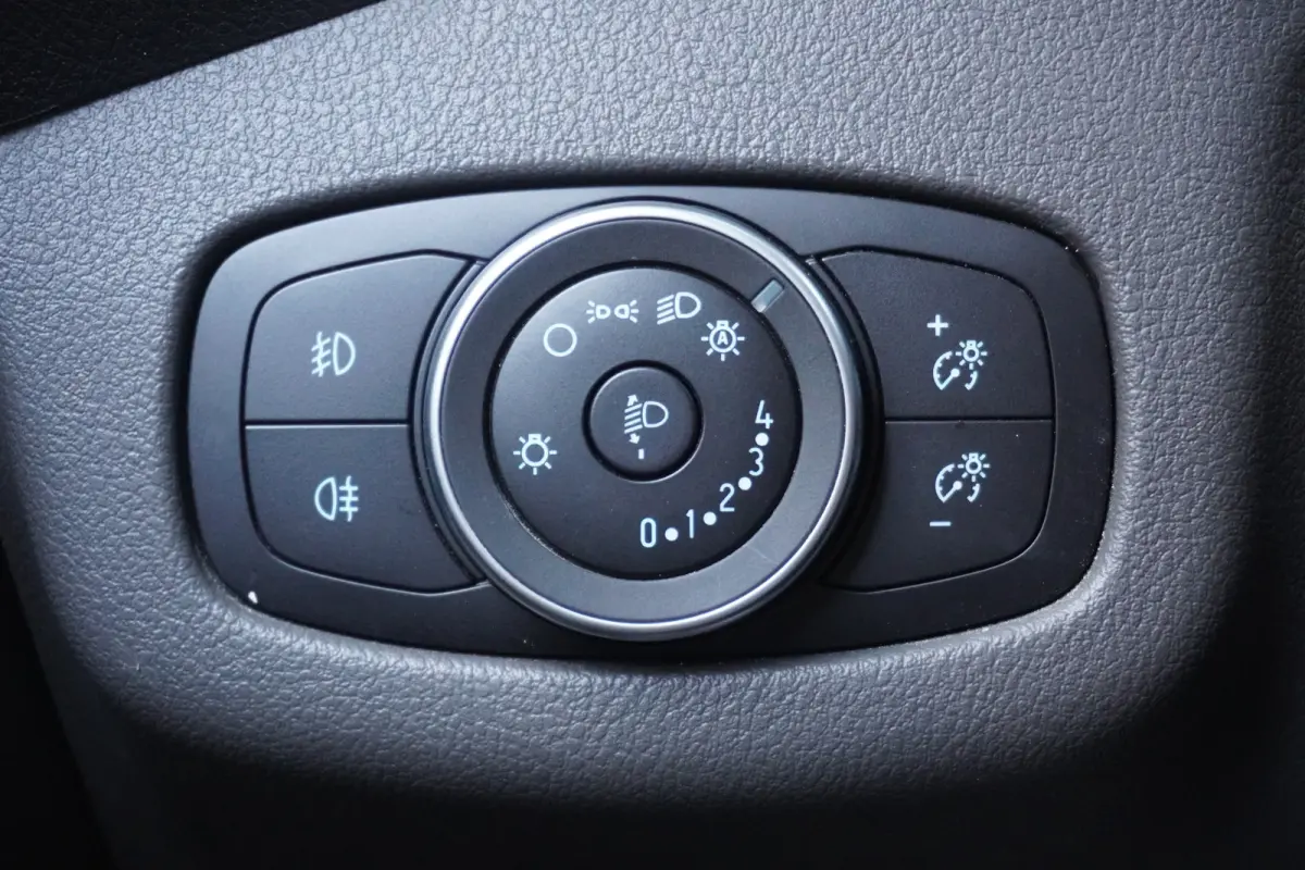 1.5 EcoBlue 120PK L2 Automaat Limited EURO 6 - AC/Climate - Navi - Cruise - €16.950,- Excl.
