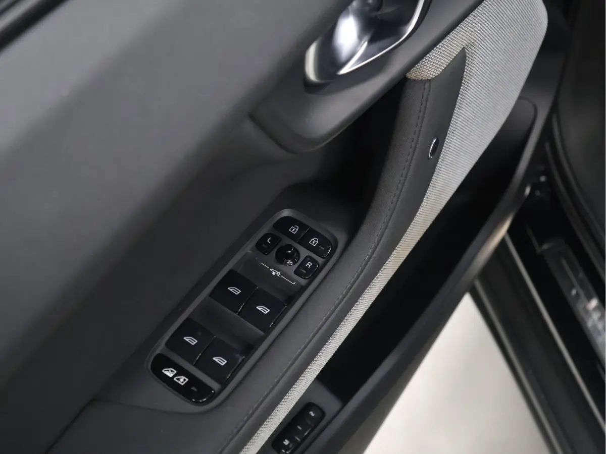 Standard Range Single Motor 63kWh [APPLE CARPLAY, ANDROID, CRUISE CONTROL, DIGITAL DASH, MEMORY SEATS, STOELVERWARMING, CAMERA, PDC V+A, ELEKTRISCHE ACHTERKLEP, CLIMATE CONTROL, BLUETOOTH, N
