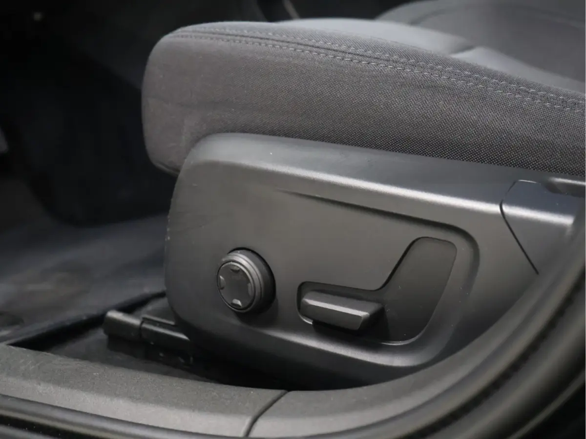 Standard Range Single Motor 63kWh [APPLE CARPLAY, ANDROID, CRUISE CONTROL, DIGITAL DASH, MEMORY SEATS, STOELVERWARMING, CAMERA, PDC V+A, ELEKTRISCHE ACHTERKLEP, CLIMATE CONTROL, BLUETOOTH, N