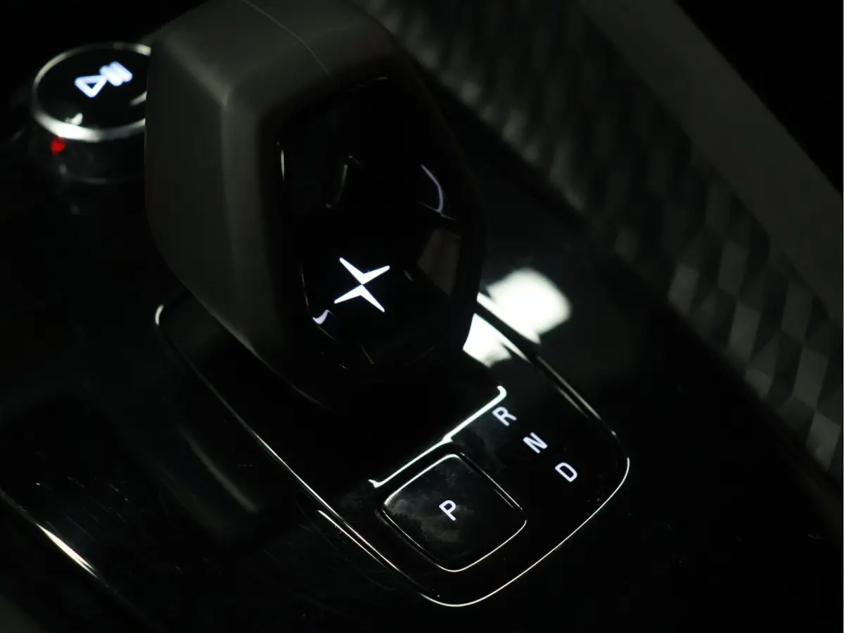 Standard Range Single Motor 63kWh [APPLE CARPLAY, ANDROID, CRUISE CONTROL, DIGITAL DASH, MEMORY SEATS, STOELVERWARMING, CAMERA, PDC V+A, ELEKTRISCHE ACHTERKLEP, CLIMATE CONTROL, BLUETOOTH, N