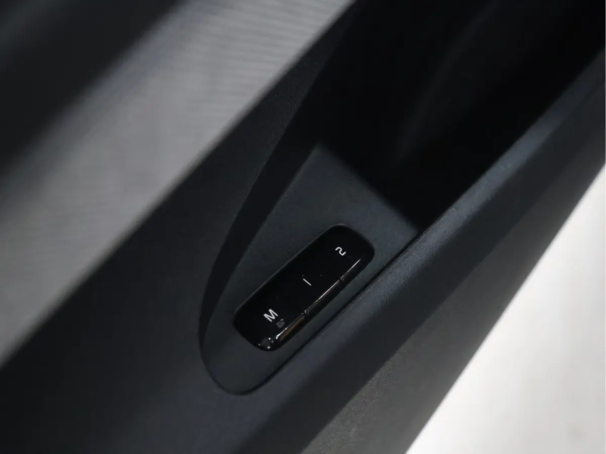Standard Range Single Motor 63kWh [APPLE CARPLAY, ANDROID, CRUISE CONTROL, DIGITAL DASH, MEMORY SEATS, STOELVERWARMING, CAMERA, PDC V+A, ELEKTRISCHE ACHTERKLEP, CLIMATE CONTROL, BLUETOOTH, N