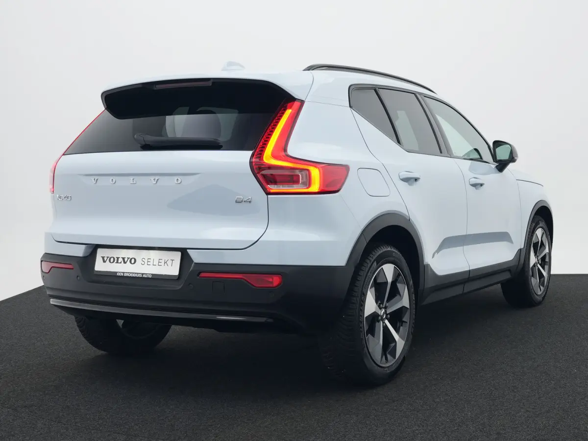 B4 Plus Dark | Harman/Kardon | Elek Stoelen | Camera | Trekhaak | All Season | Adaptive Cruise | BLIS | Pilot Assist
